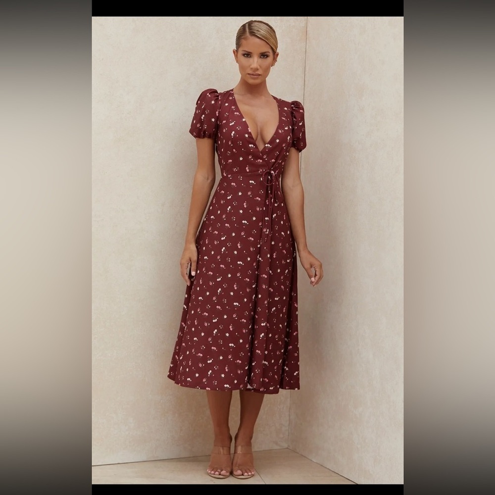 'Justina'

Wine Floral Wrap Dress /Size XS-US 2-4 /NR630